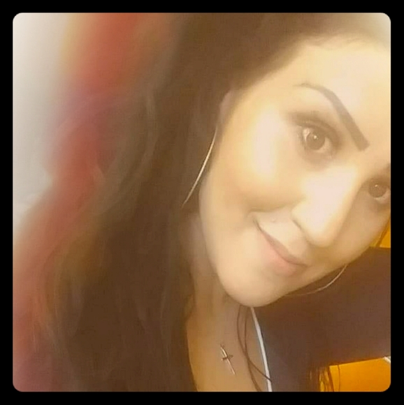 Meet your Posher, Natalie - Picture 1 of 2